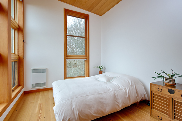 eco-small-bedroom-design-with-wood-accent