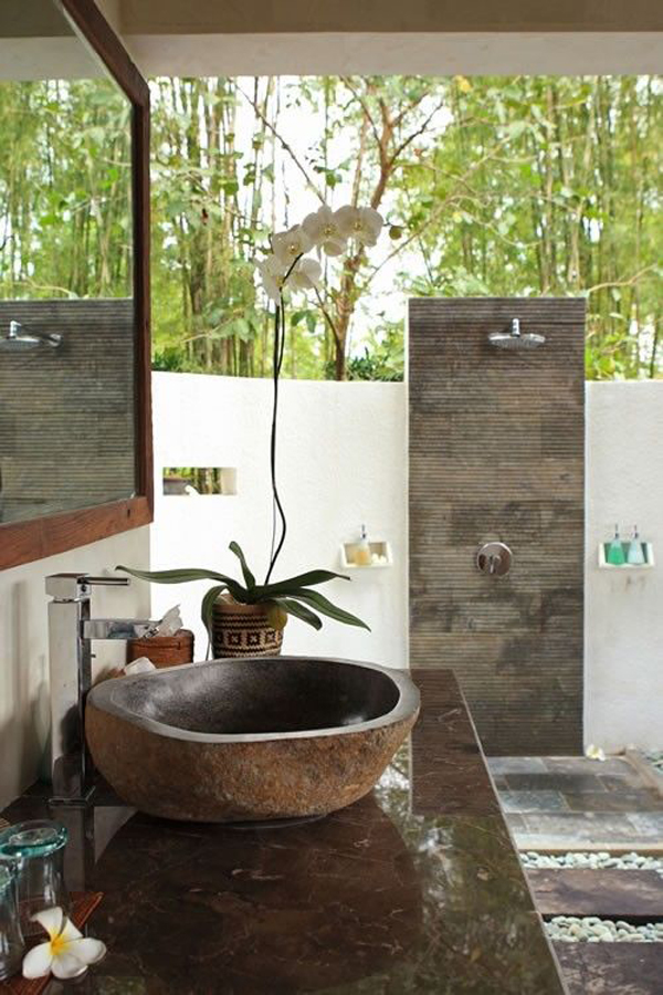 most-romantic-outdoor-shower-like-a-holiday
