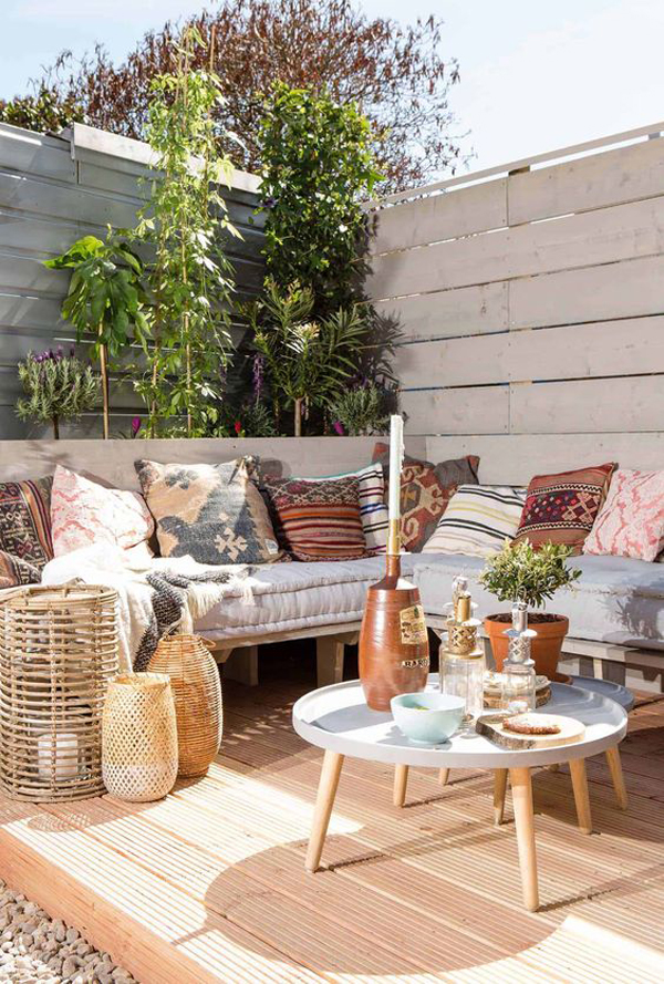 relaxing-boho-style-garden-with-seating-area