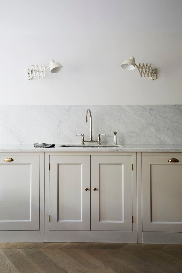 grey-marble-kitchen-backsplash-design