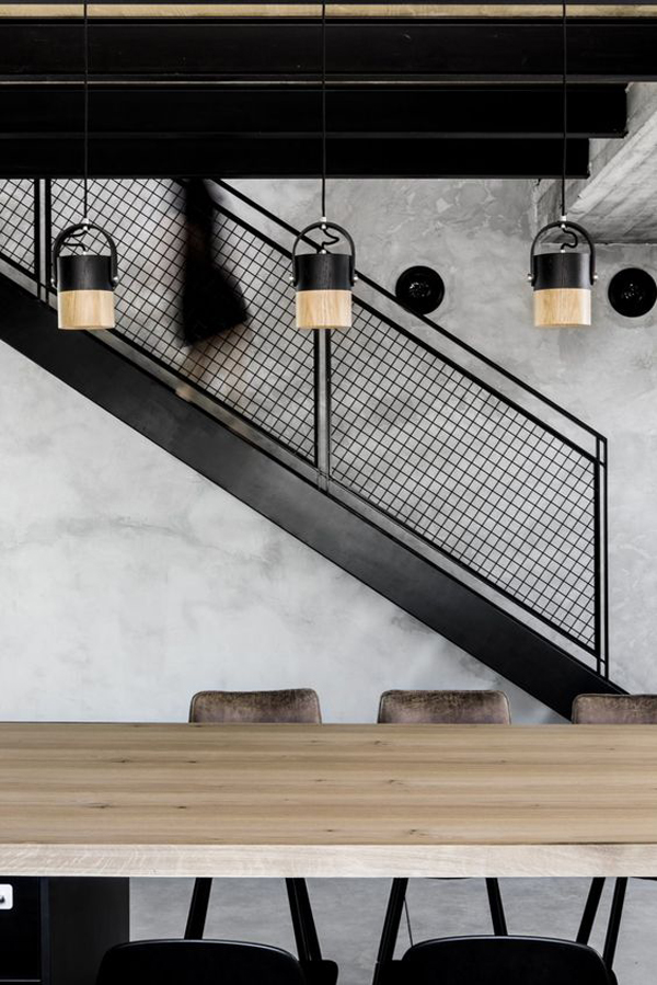 minimalist-stair-railing-with-fishnet