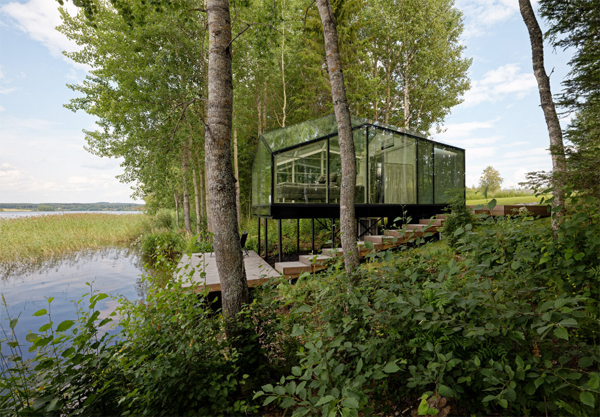 mirrored-glass-cabin-with-decking