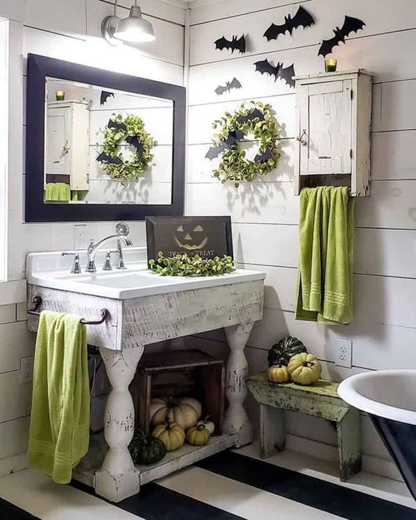 rustic-halloween-bathroom-decor-with-greenery