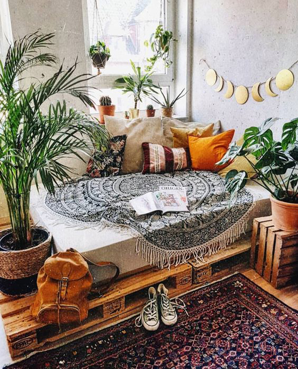 cozy-boho-reading-nook-with-pallet-beds