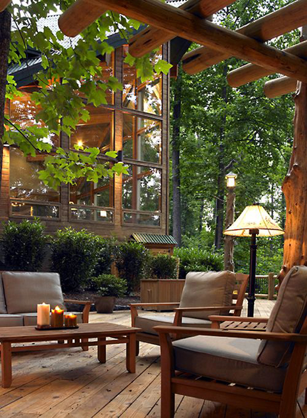 outdoor-living-deck-with-pergola