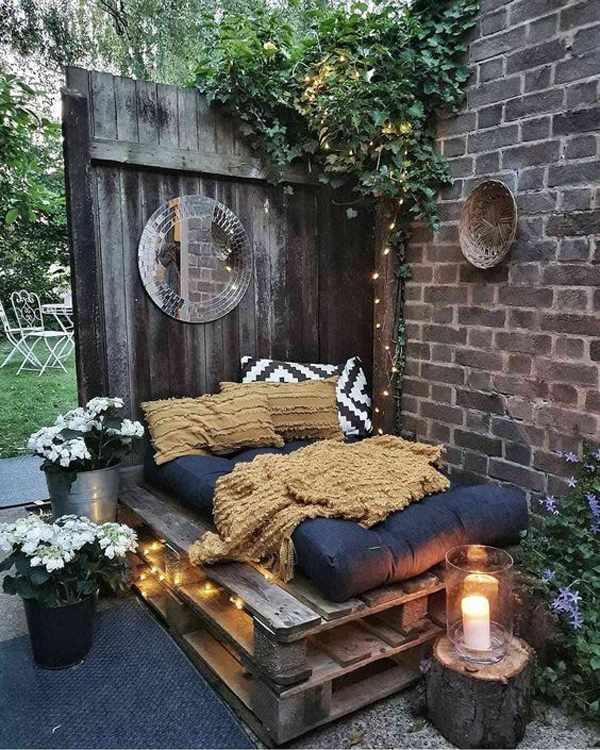 romantic-outdoor-bed-ideas-with-candle-lights