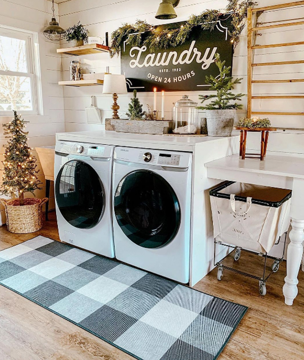 farmhouse-style-laundry-space-for-christmas