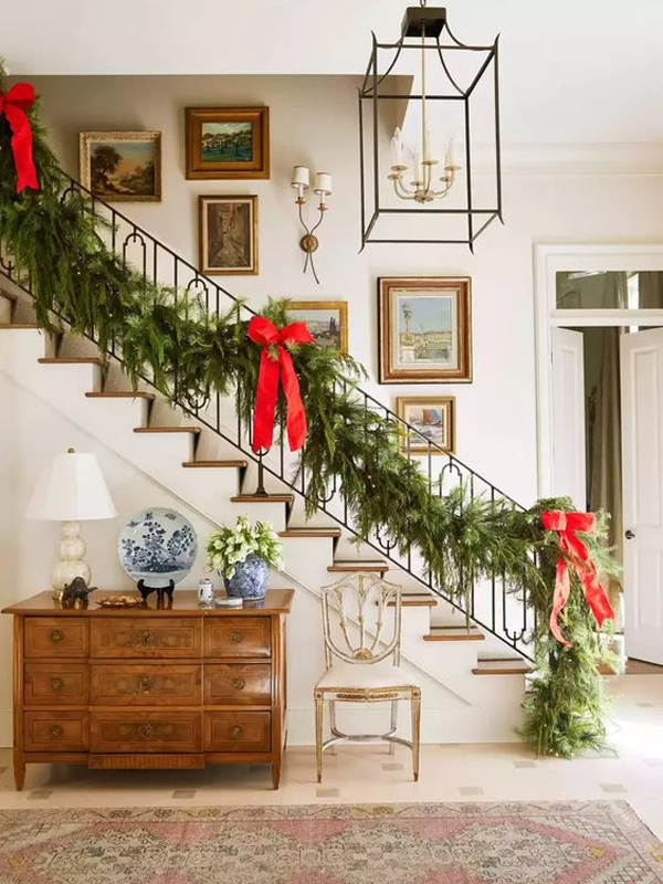 merry-and-bright-christmas-staircase-decor