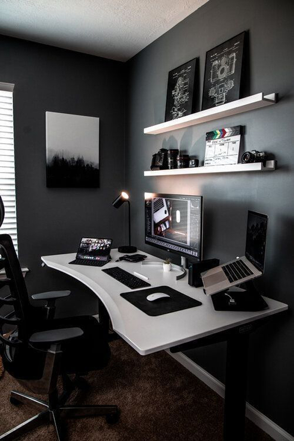 minimalist-game-and-workspace-setup