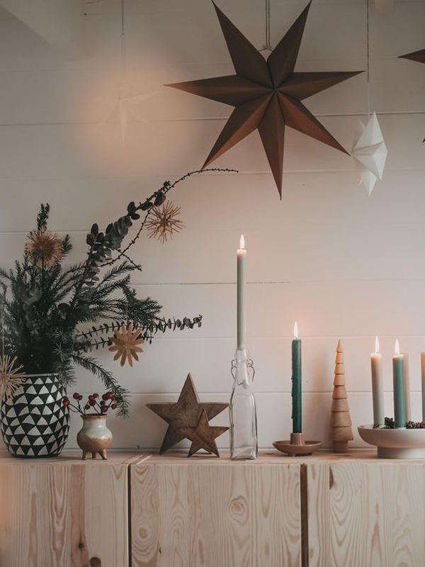 nordic-christmas-candle-display