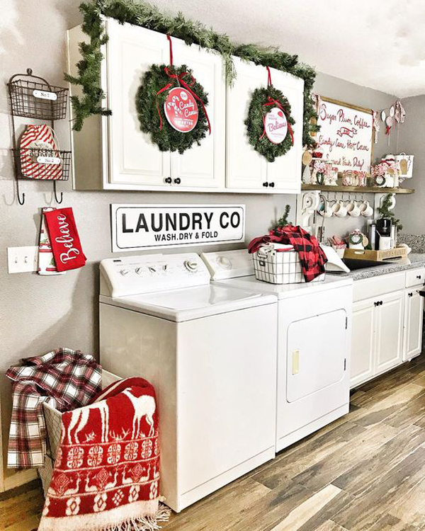 traditional-christmas-laundry-room-decor