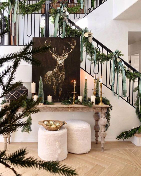 winter-christmas-staircase-design-with-deer-frame