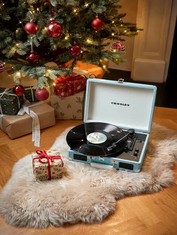 christmas-vinyl-record-and-lights