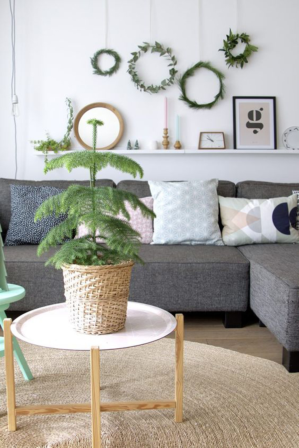 simple-christmas-wall-decor-for-living-room