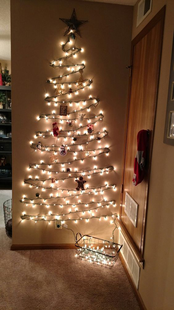 simple-diy-wall-mounted-christmas-tree-decor